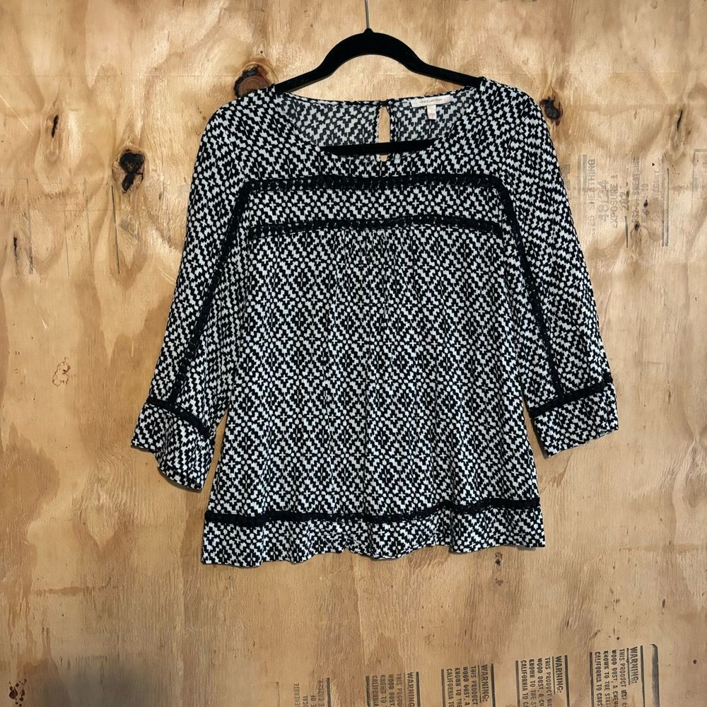 Skies Are Blue Black White Rayon Geometric Flowy Boho Blouse Sz L - Picture 1 of 5